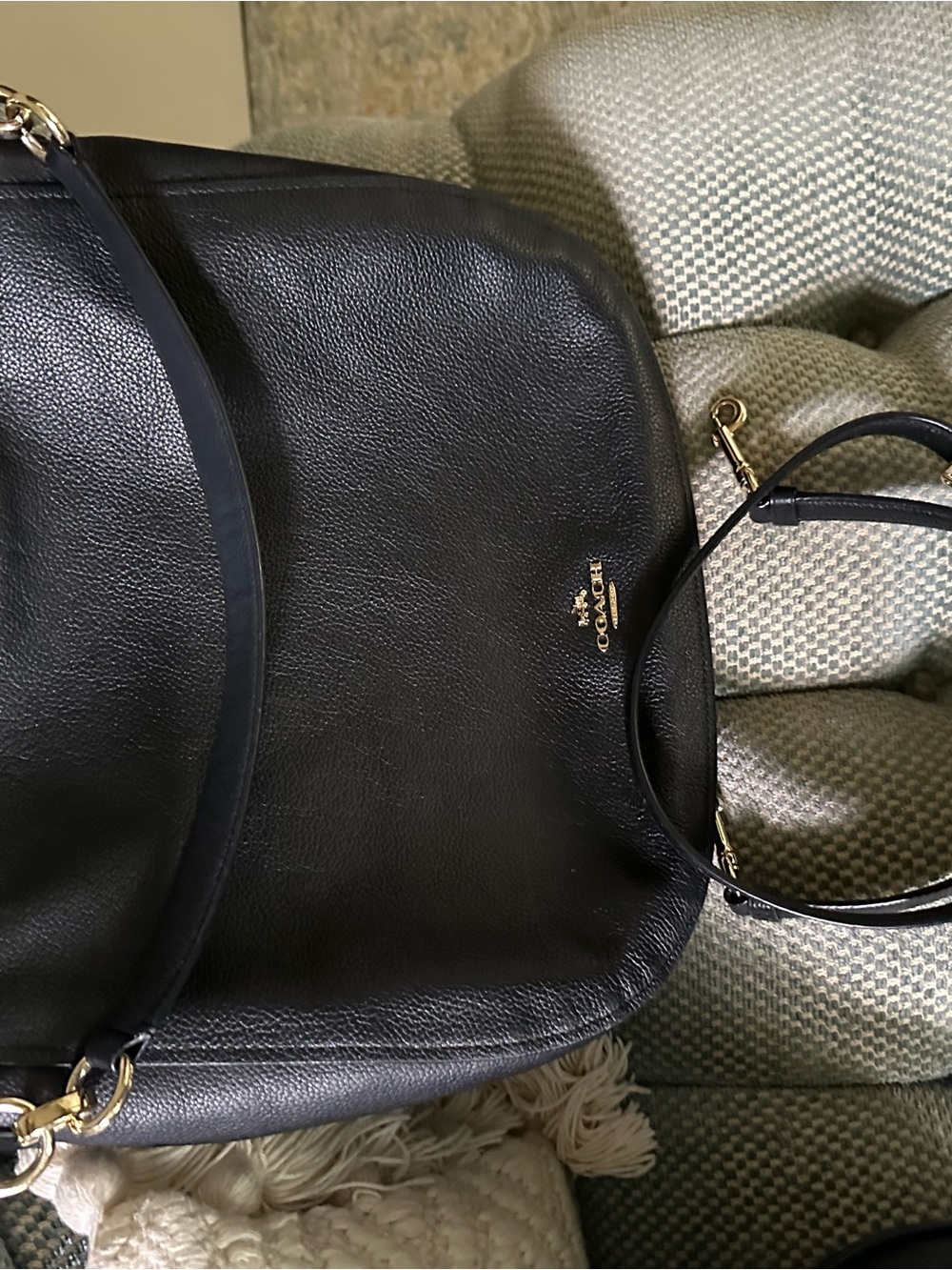Coach Black Pebbled Leather Shoulder Bag with Gold Hardware - Picture 4 of 6